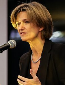 Découvrez l'interverntion d'Isabelle Kocher, Directrice Générale du groupe Engie, à la conférence « Place au soleil » du 28 juin 2018 et qui appuie confirme l'énorme potentiel de l'énergie solaire et appelle au développement de l'énergie solaire et de l'autoconsommation.