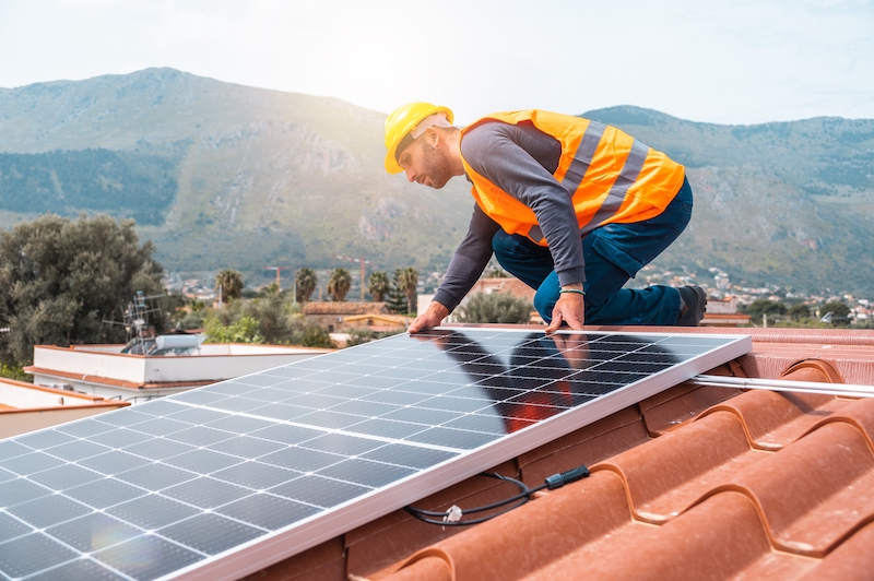 Workers,Assemble,Energy,System,With,Solar,Panel,For,Electricity